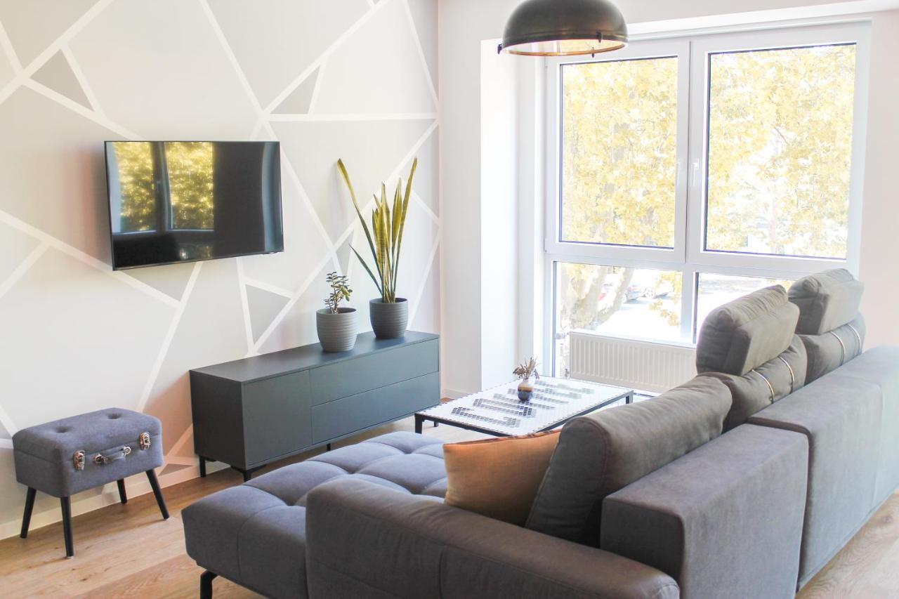 New York Apartment - Fuer Freunde & Familien, Stadtnah, Parkplatz, E-Ladestation, Gitterbox Fuer Fahrraeder, Fitnessstudio, Digitale Gaestemappe Mit Restaurant- Und Unternehmenstipps โคเบลนซ์ ภายนอก รูปภาพ